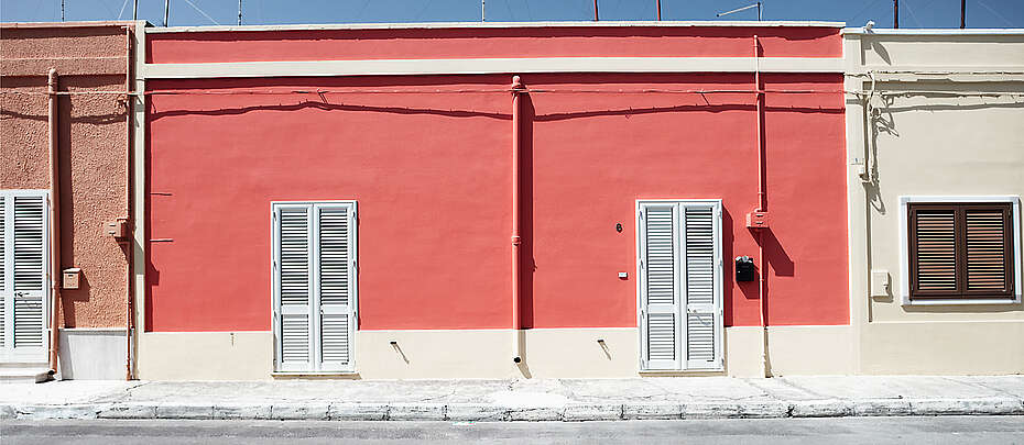 Apulien, Salice Salentino, Häuserfront