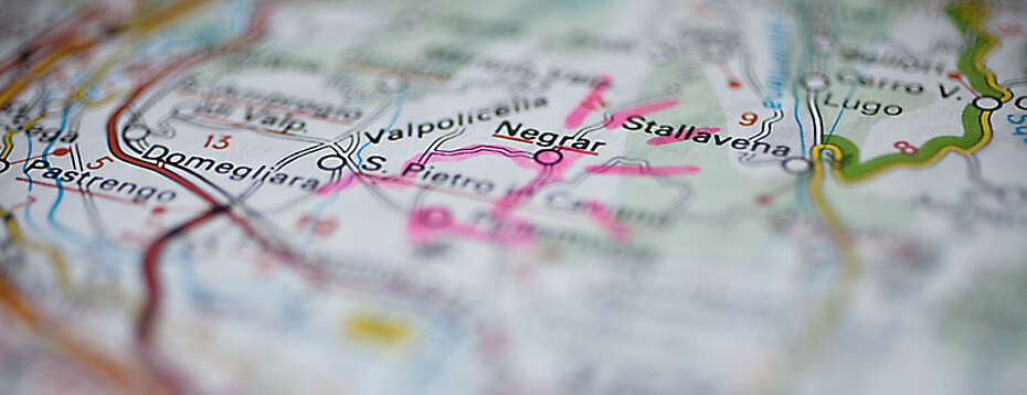 Italien, Venetien, Ausschnitt einer Landkarte in Venetien mit dem Amaronestädtchen Negrar