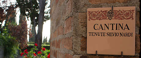 italien-wein-brunello-Nardi-Toskana-Eingangstor des Weingutes