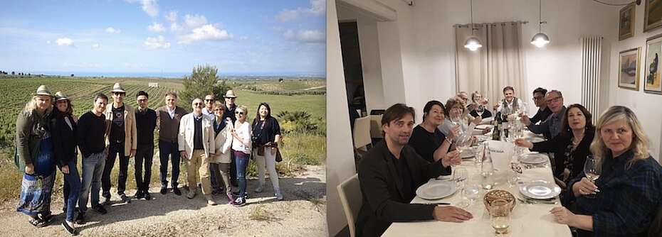 Journalisten besuchen das Weingut Mandrarossa in Menfi, in den Weinbergen und gemeinsam im Restaurant
