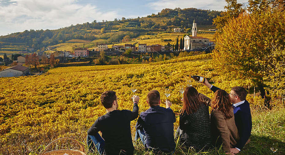 Cavazza Weingut - Die Familie in den Weinbergen in Gambellara in Venetien